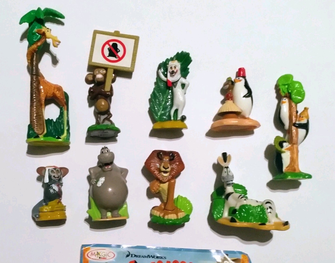 MADAGASCAR 2 KINDER SURPRISE FIGURES SET – FIGURINES COLLECTIBLES MINIATURES