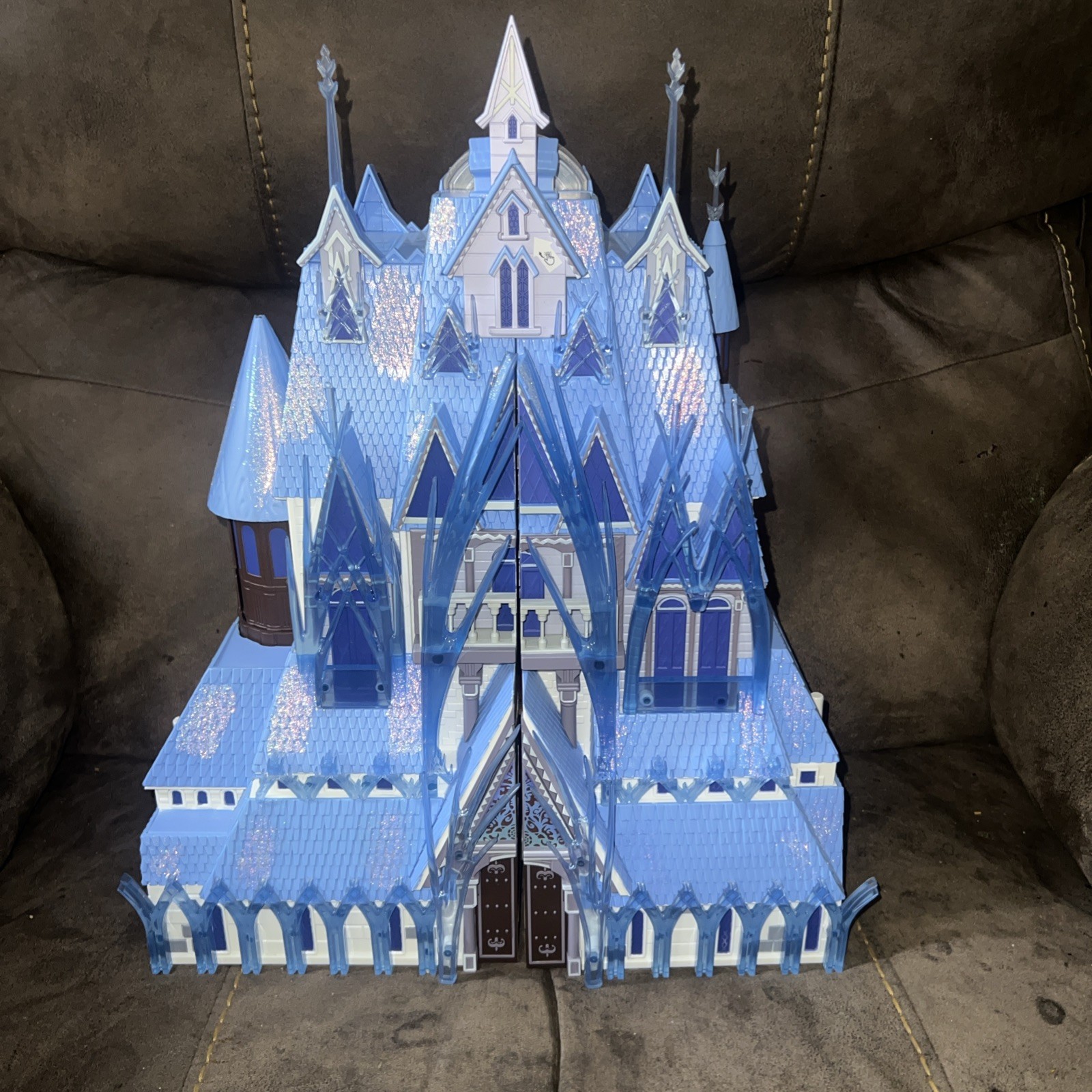 Disney Store Animator’s Collection Frozen 2 Ultimate Arendelle Castle 17” EUC