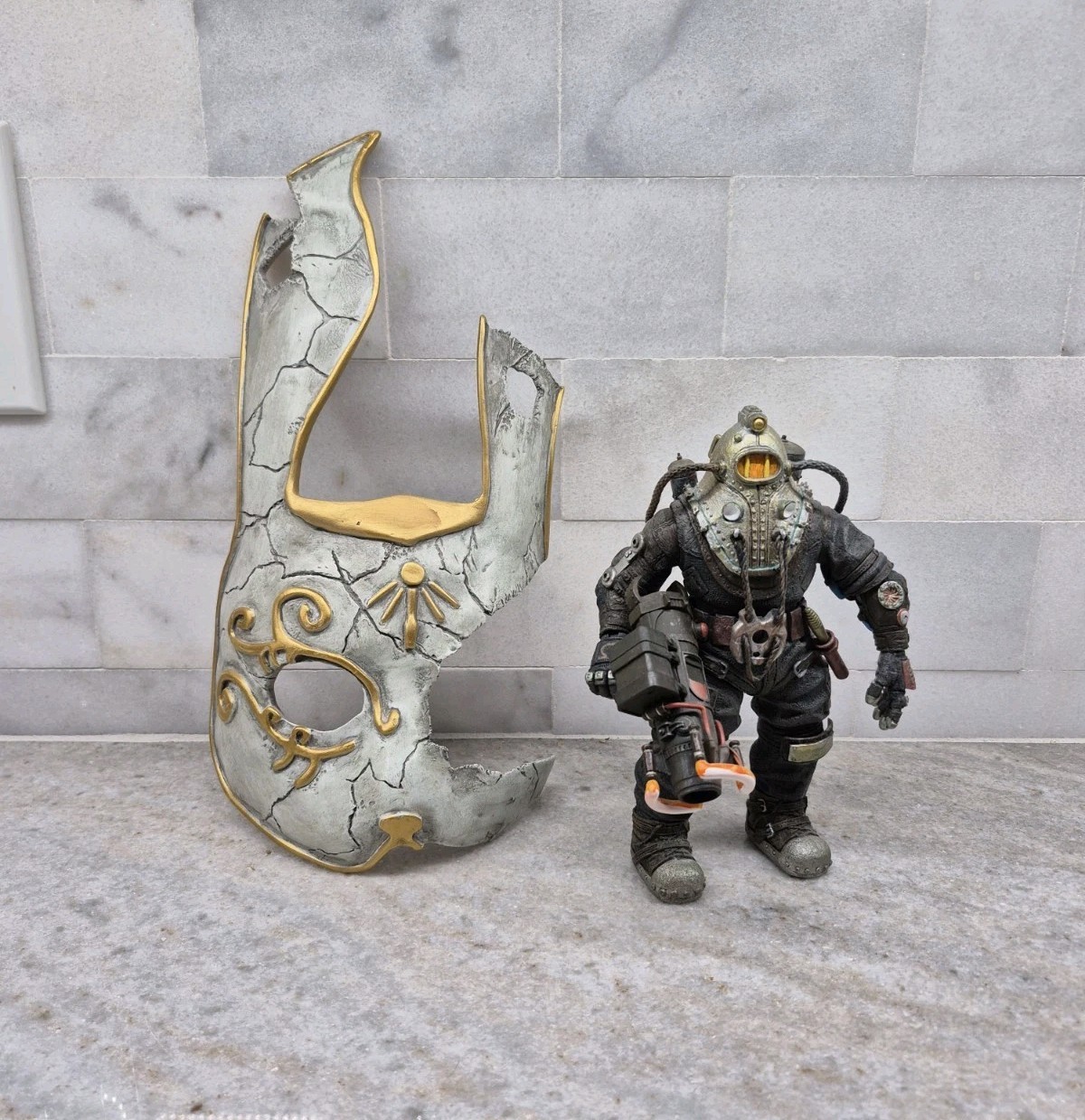 Neca 2009 Bioshock 2 Big Daddy Subject Omega 7&Prime; Action Figure With Splicer Mask