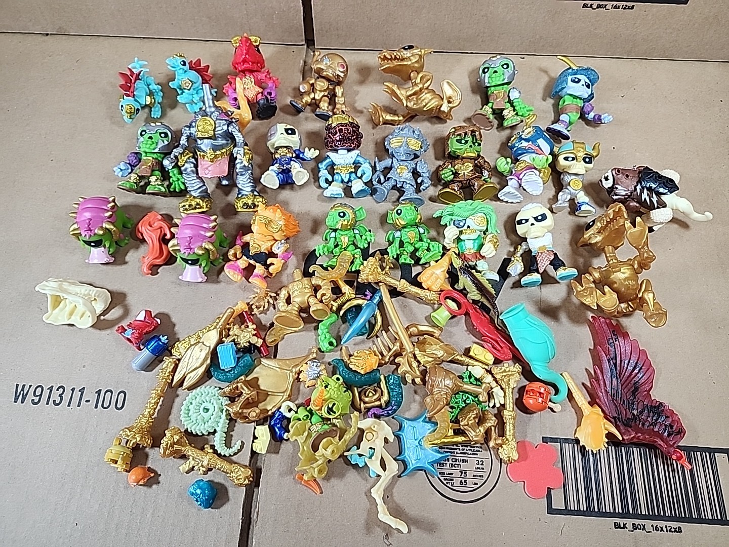 Huge Treasure X Lot of Figures with Limbs and Weapons Accessories