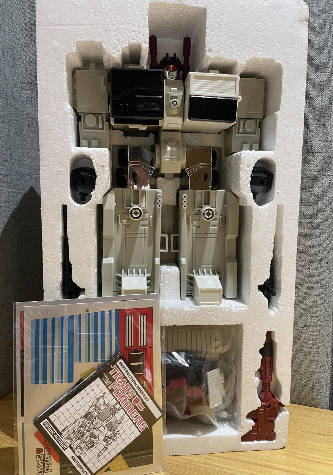Transform G1 Reissue Autobot Metroplex boxed Brand new Free Ship