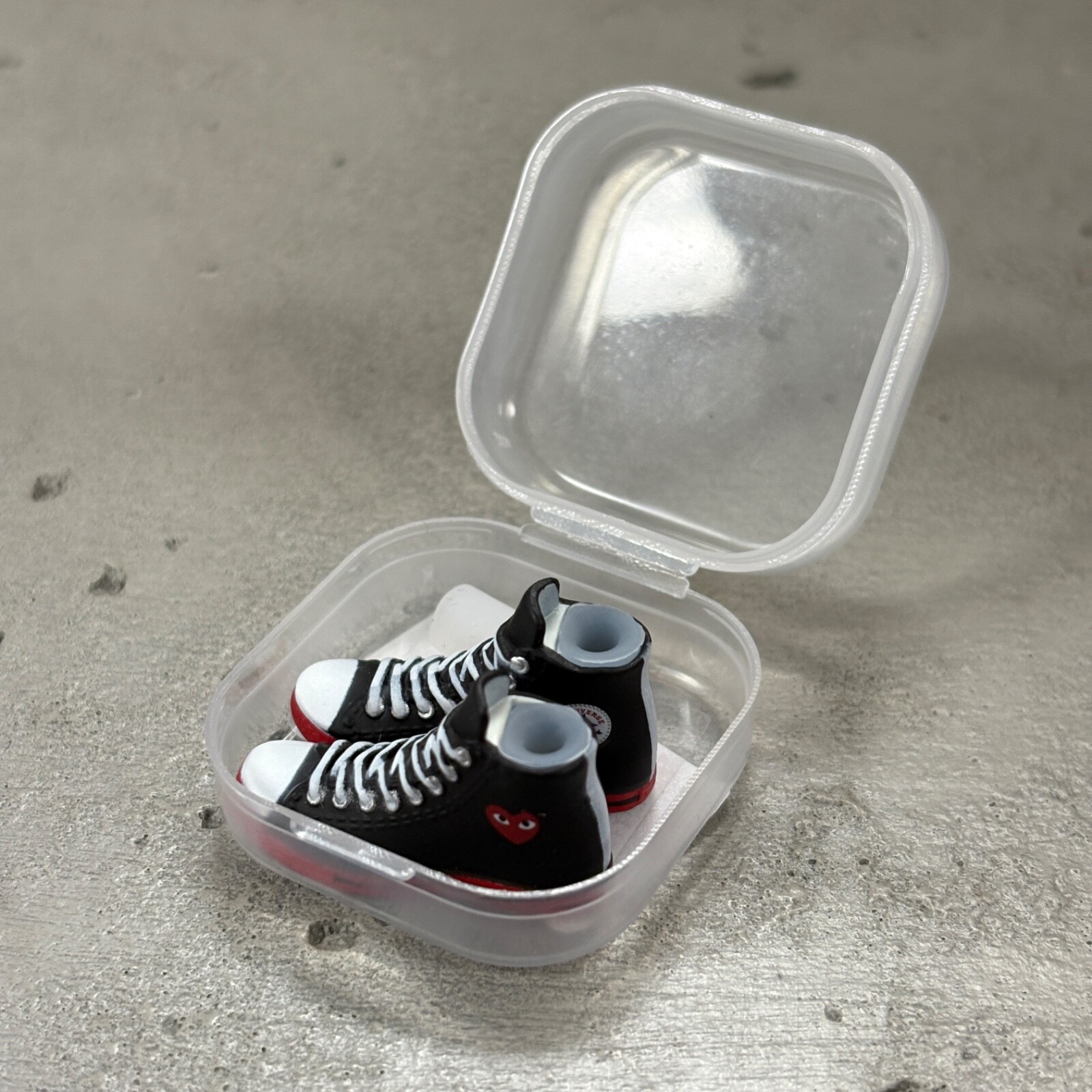 ATS-CON-BR: 1/12 casual Sneakers ankle adapters & box for 6&Prime; figure – Black Red