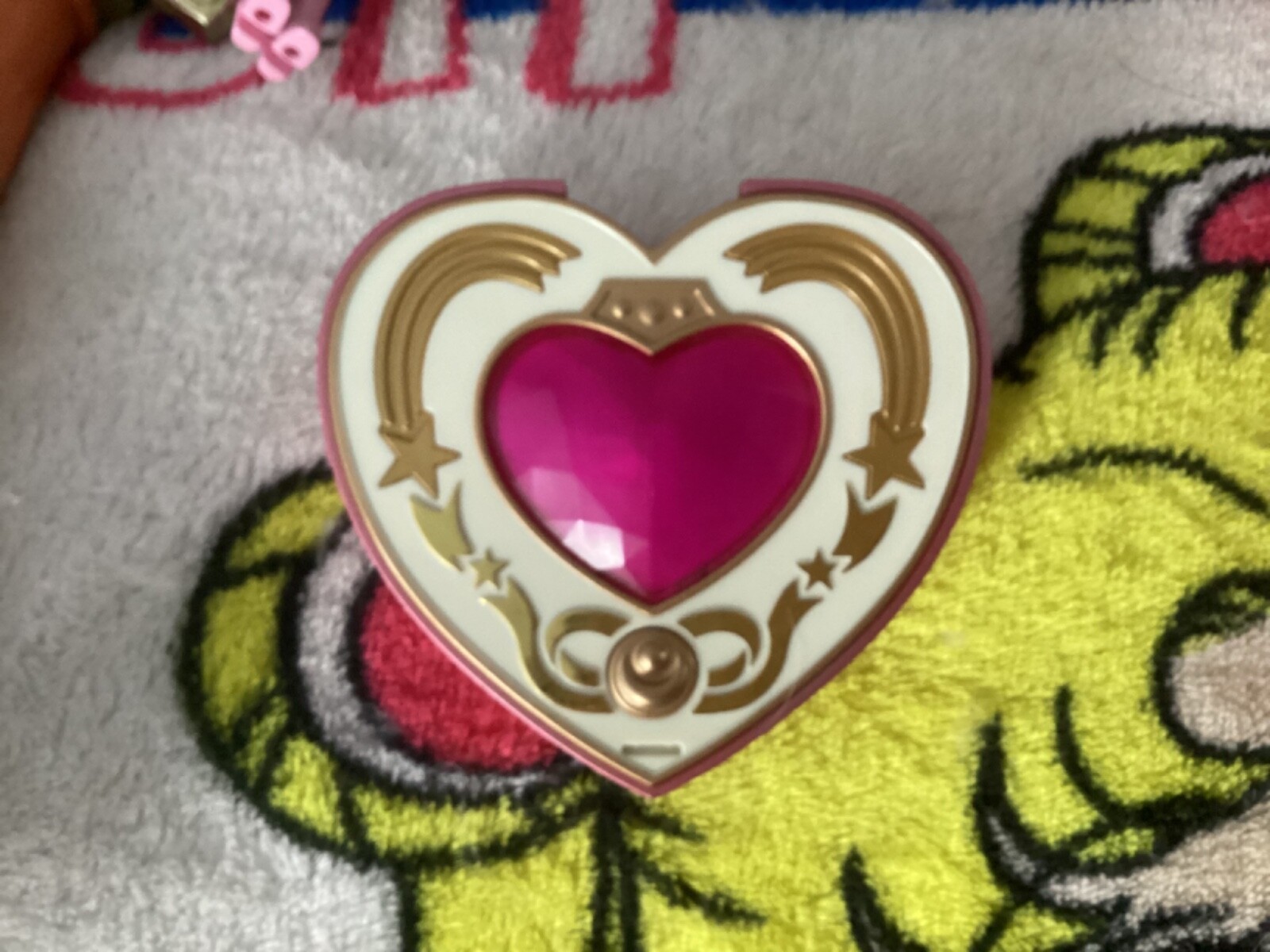 Sailor moon Cosmic compact proplica not whole