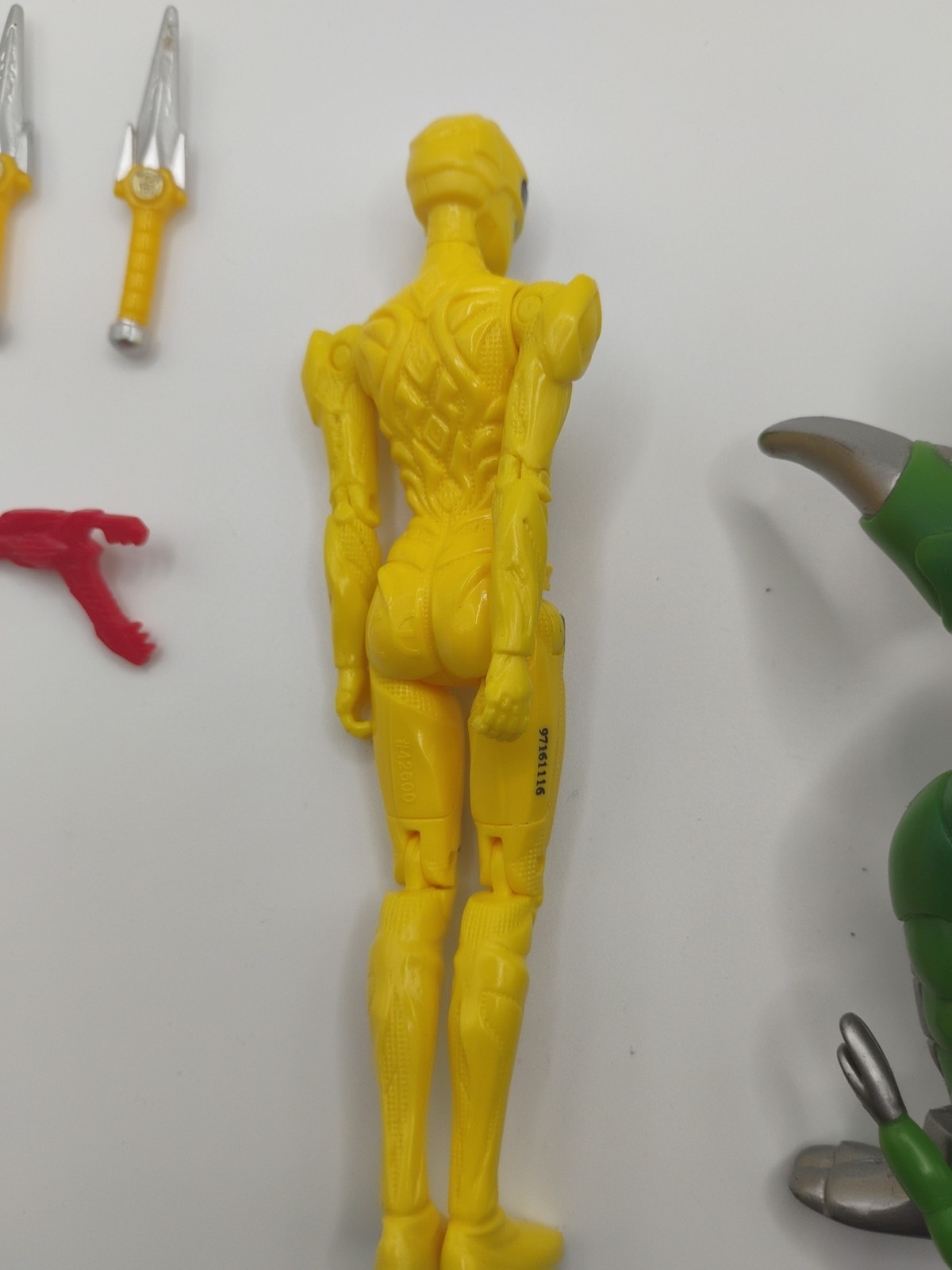 2 mighty morphin power rangers action figures 2017 Yellow & 1994 Pythor + Acc.