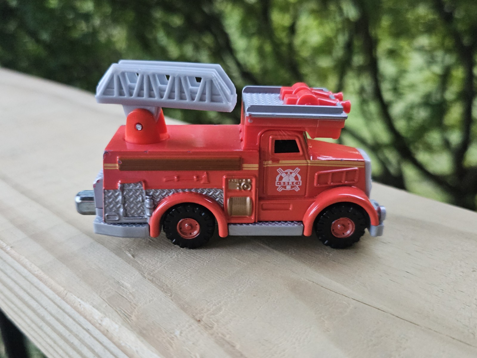 Thomas & Friends FLYNN Fire Engine Take N Play 2012 Magnetic Day Of Diesels