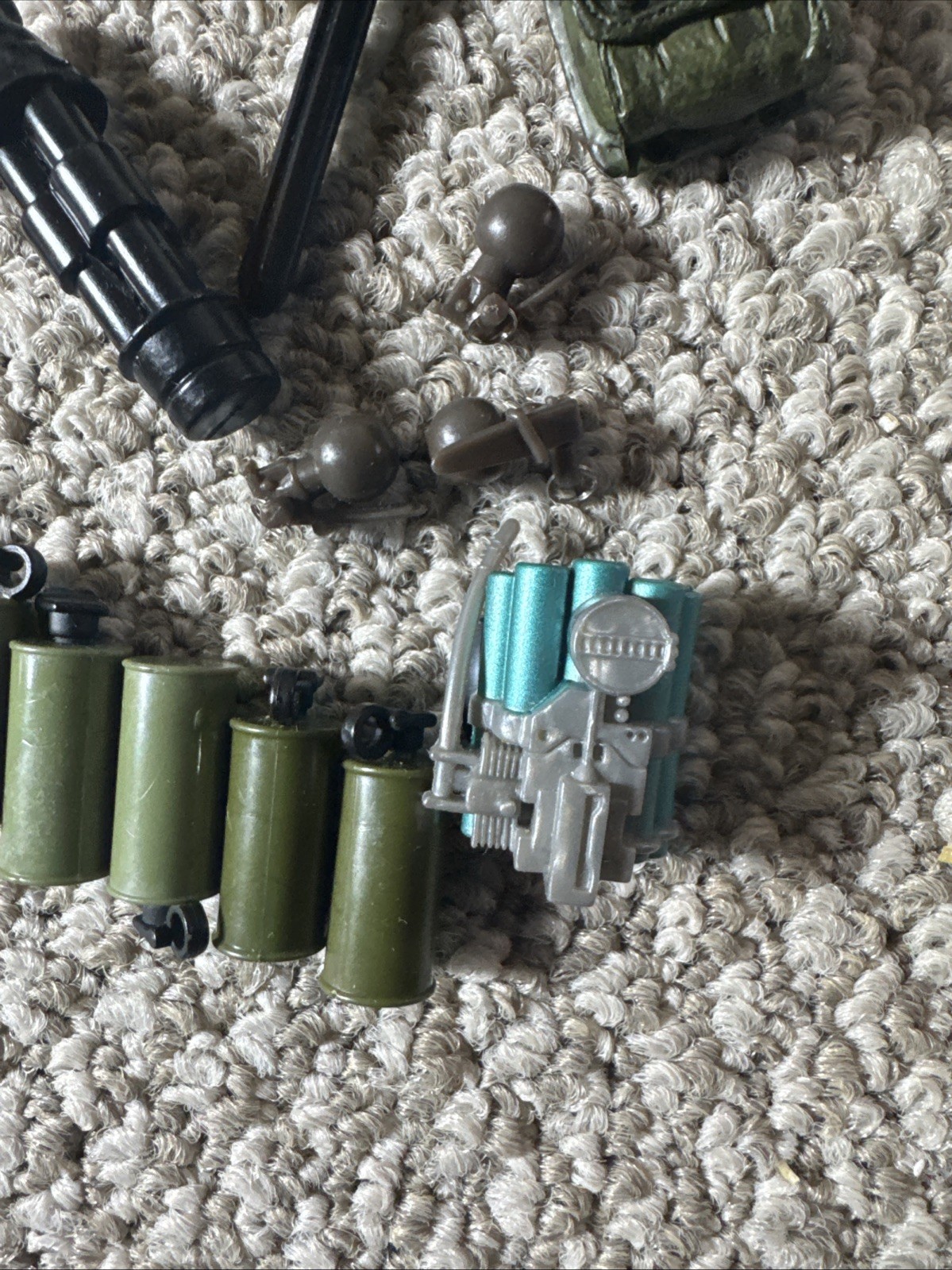 12&Prime; ACTION FIGURES – WEAPONS, CLOTHES, AND ACCESSORIES LOT – USED GUN HAS TWIST