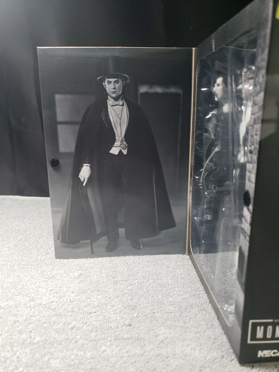 NECA Universal Monsters 7&Prime; Ultimate Dracula Carfax Abbey 1931 Movie Figure