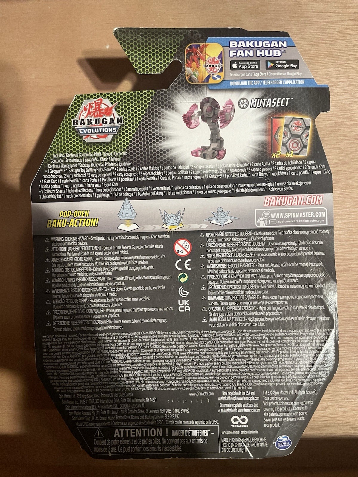 Bakugan Evolutions Geogan MUTASECT , Collectible Action Figure and Trading Cards