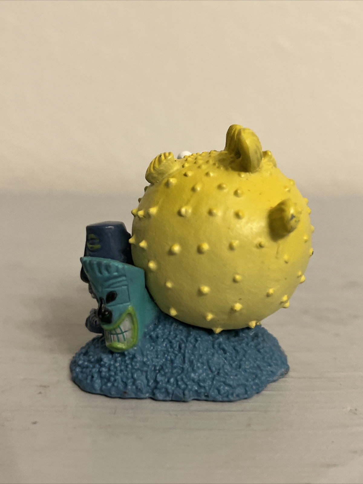 FINDING NEMO DISNEY CHARACTER 2”PUFFER FISH FIGURE TOY (PRE-OWNED)