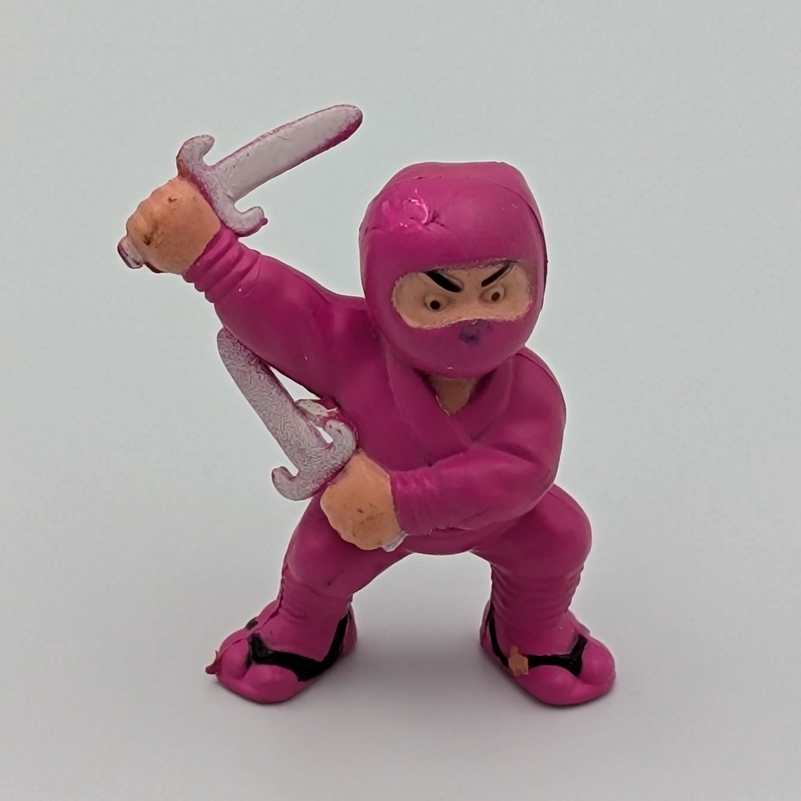 Soma Neon Pink Turban Ninja Figure with daggers 2&Prime; Rubber Martial Arts 1986