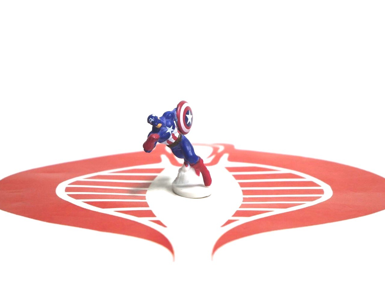 Captain America Figurine 1.25&Prime; Cake Topper Mini Diorama 2011