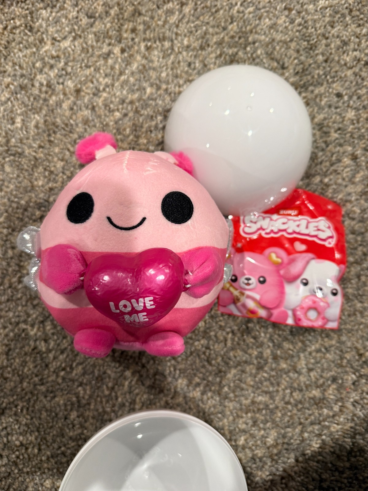 ZURU SNACKLES LOVE Valentine&rsquo;s Day 5&Prime; MYSTERY Plush 2026 « Love Me »