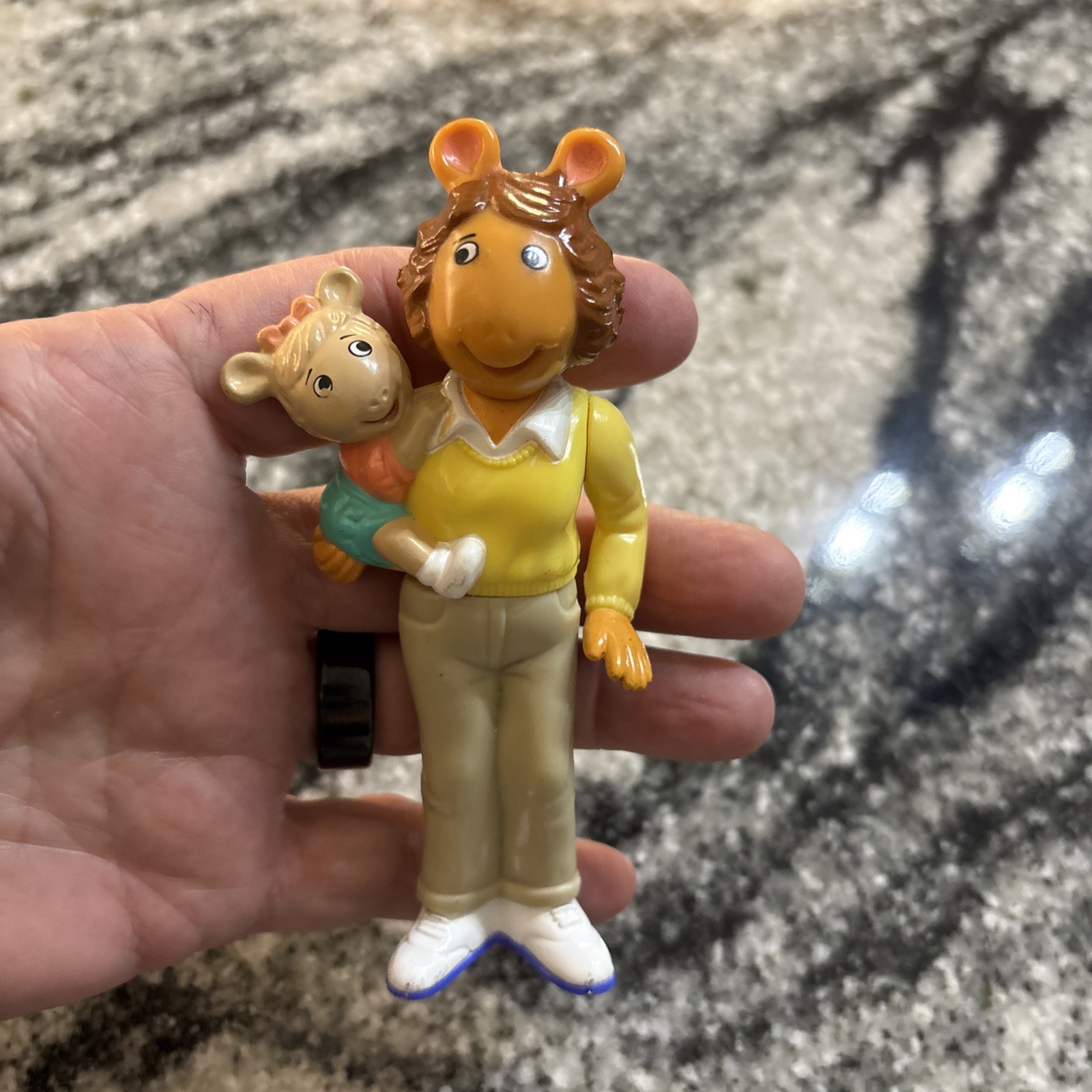 Vintage PBS Kids Arthur Aardvark Mom Holding Kate Action Figure Toy 4.5&Prime; 1996