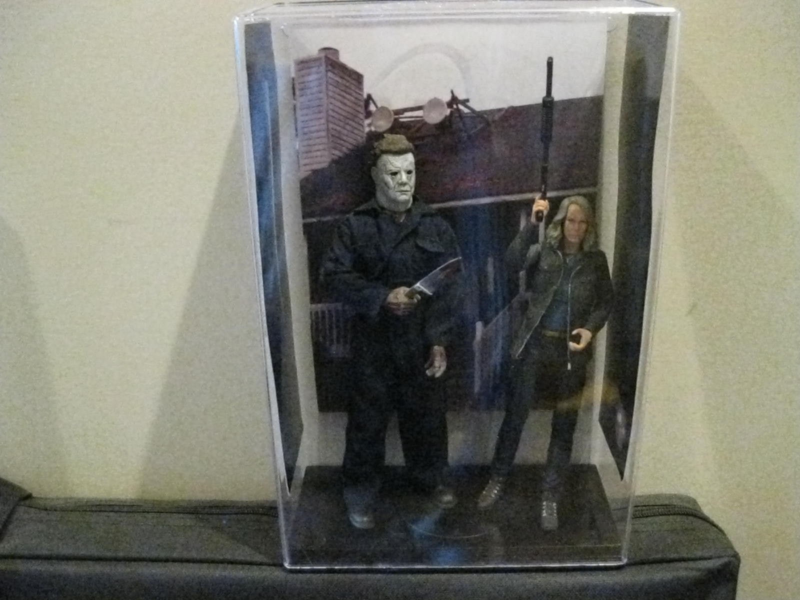 Neca friday the 13th dioroma features laura strobe and micheal myers 7 inch mint