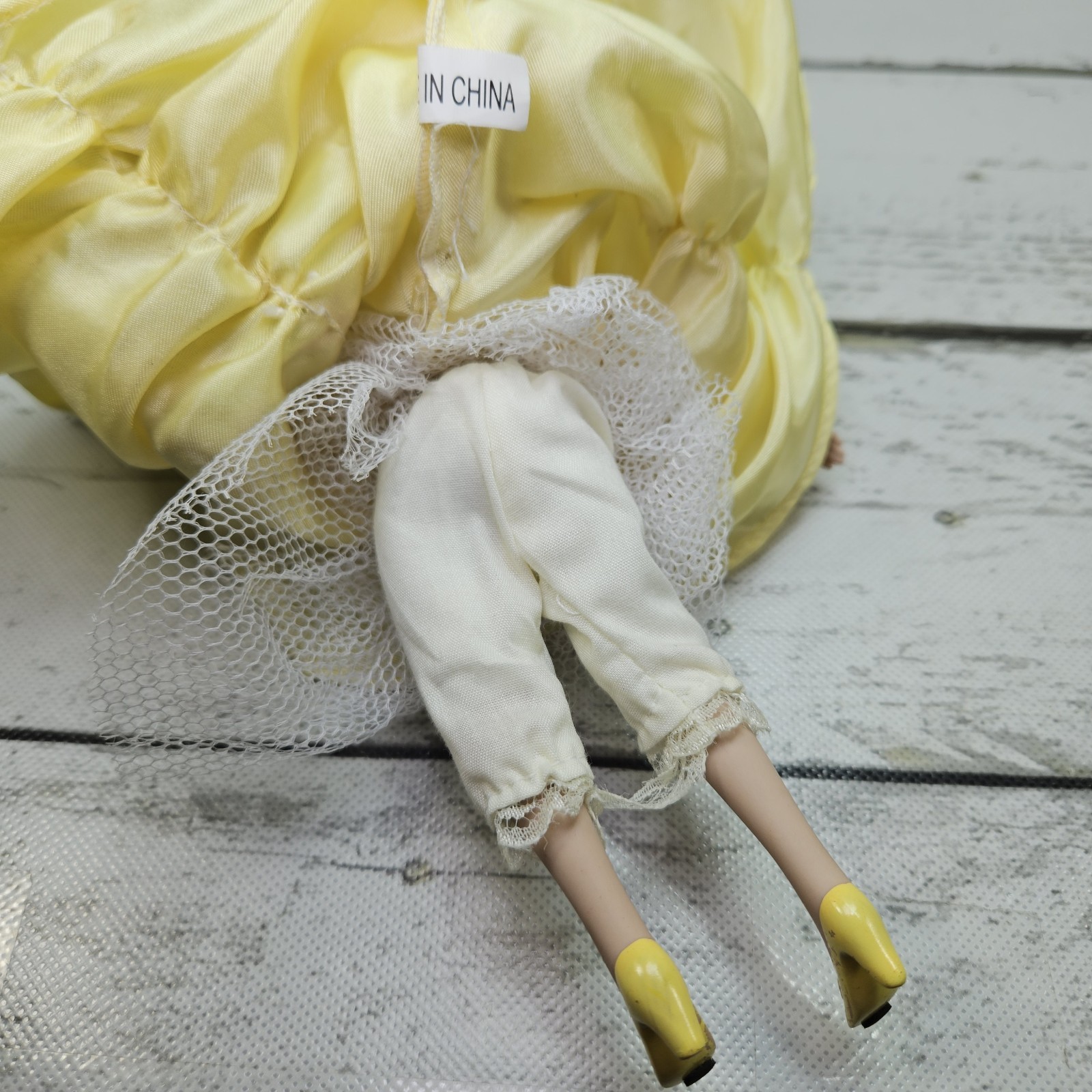 Disney Princess Belle Porcelain Keepsake Doll Vintage 2000&rsquo;s 8&Prime; Figure Brass Key