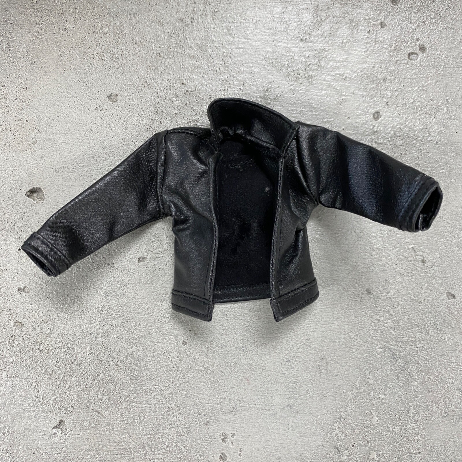 PB-LBJ: 1/12 Black Leather Jacket for 6&Prime; medium to slim body
