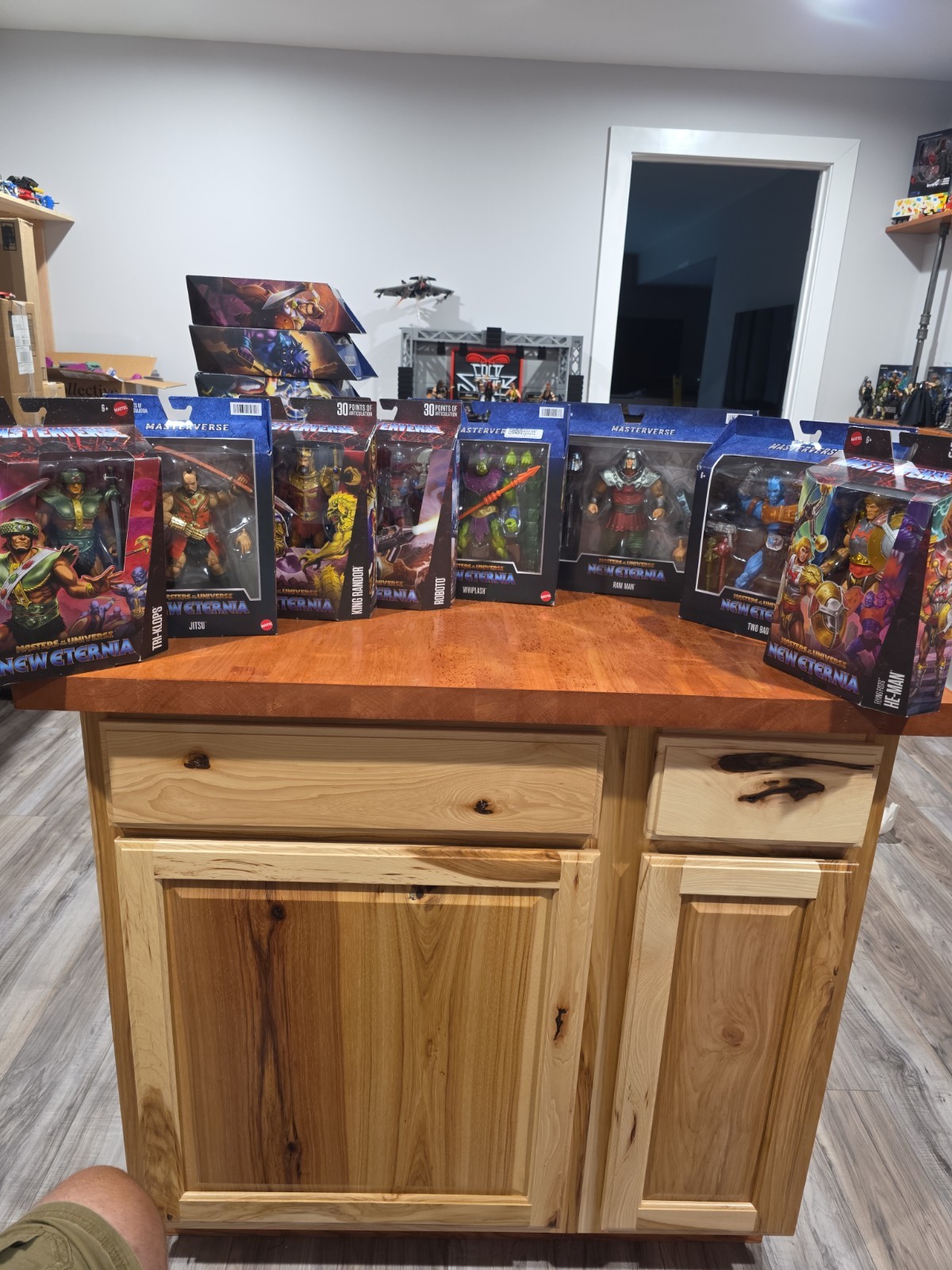 MASTERS OF THE UNIVERSE MASTERVERSE NEW ETERNIA RAM MAN DELUXE ACTION FIGURE LOT