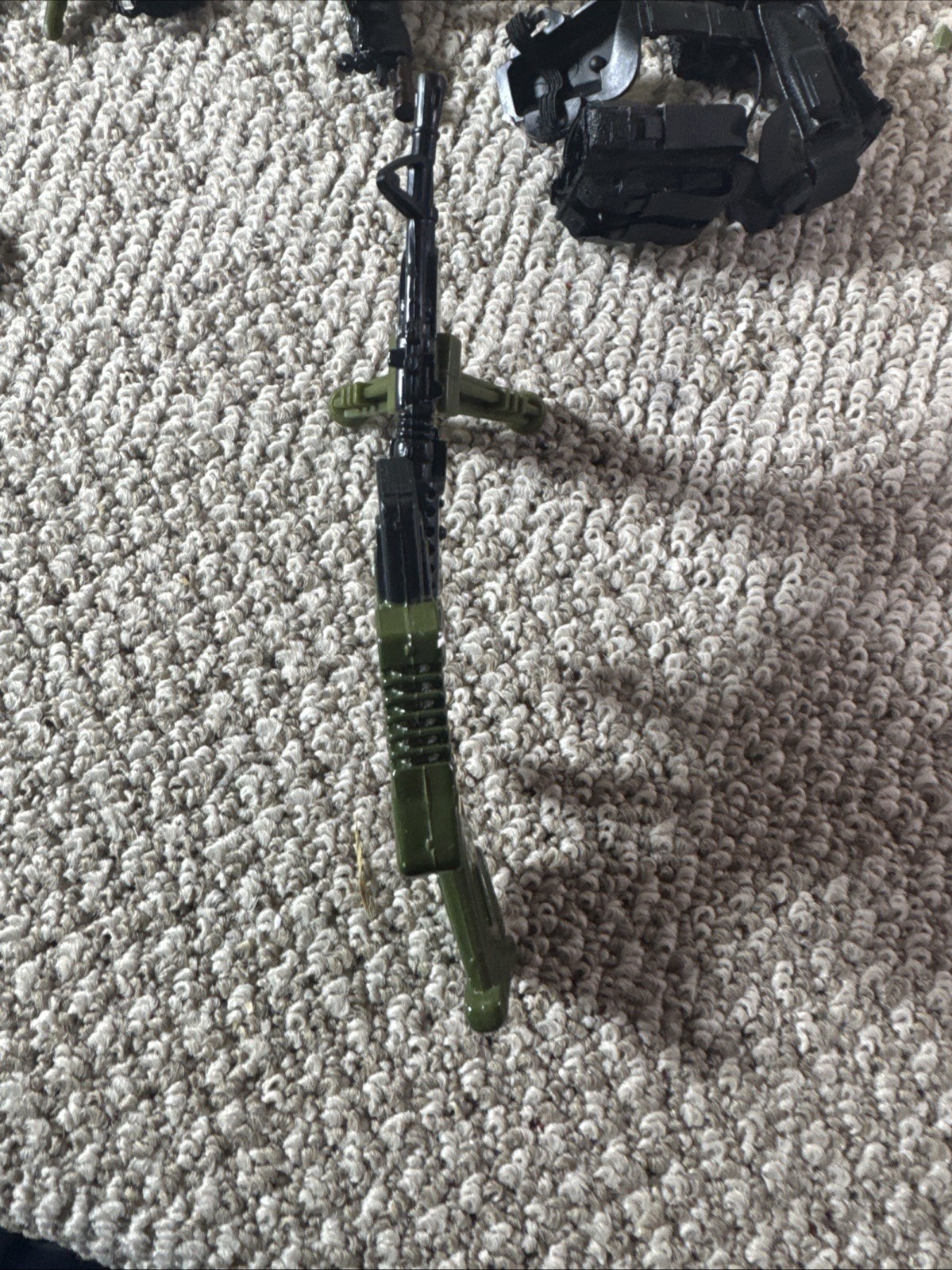 12&Prime; ACTION FIGURES – WEAPONS, CLOTHES, AND ACCESSORIES LOT – USED GUN HAS TWIST