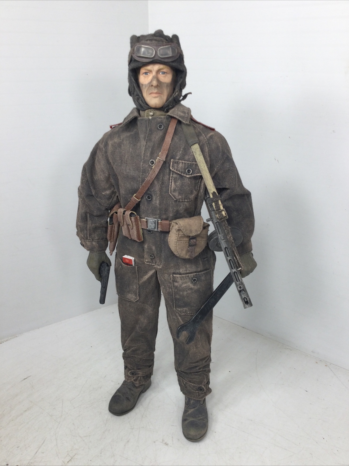 1/6 CUSTOM BUILD RUSSIAN SOVIET RED ARMY T-34 TANK MECHANIC PPSH-41 + TOKAREV