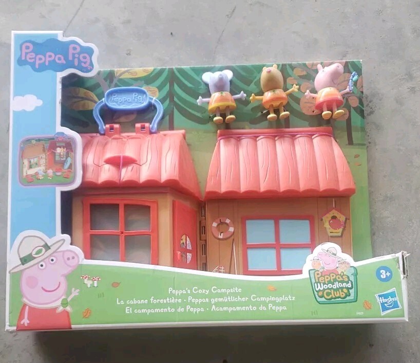 Peppa Pig Cozy Campsite With 3 Mini Figures NWB