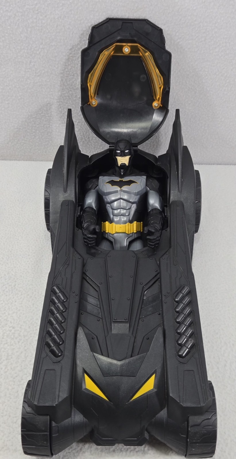 SpinMaster Batman Batmobile Toy Car 16’’ and 12’’ Batman Figure DC 00520AFS