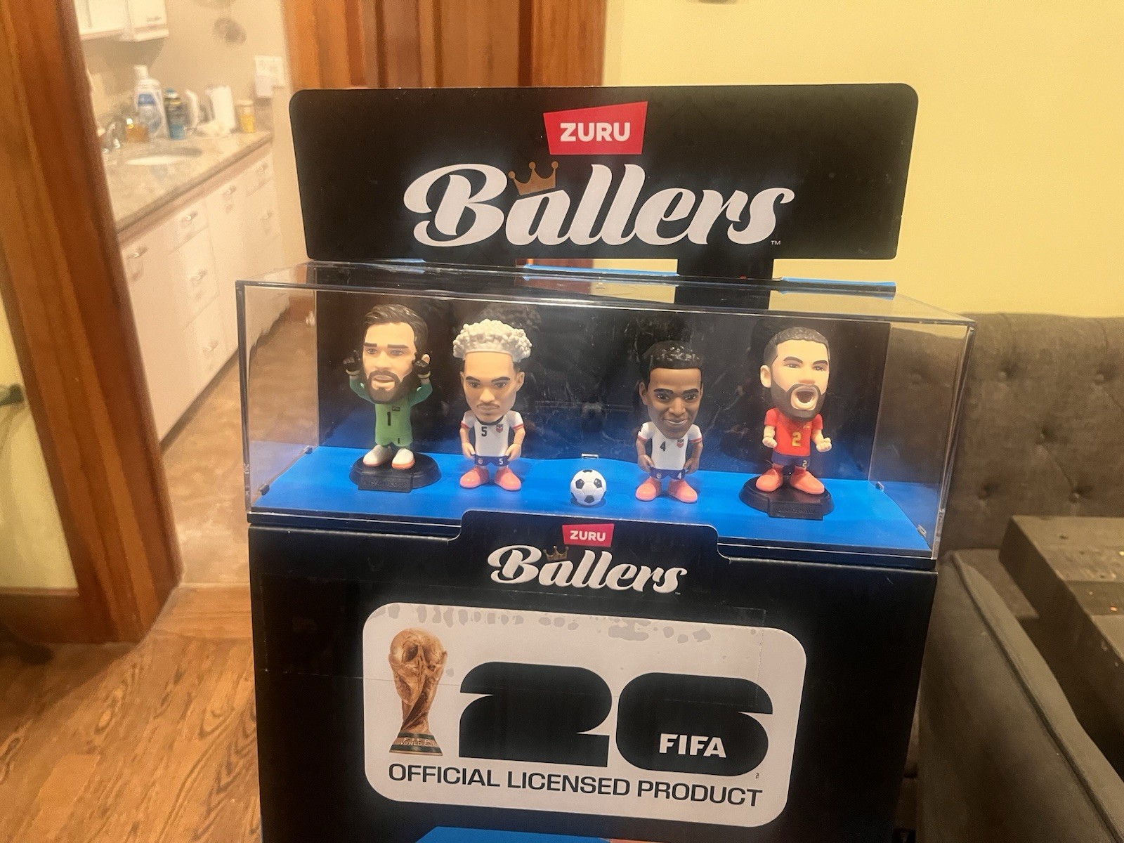 ZURU 2026 FIFA Ballers Series 1 Retail 4 Player Floor Display & 4 New Capsules