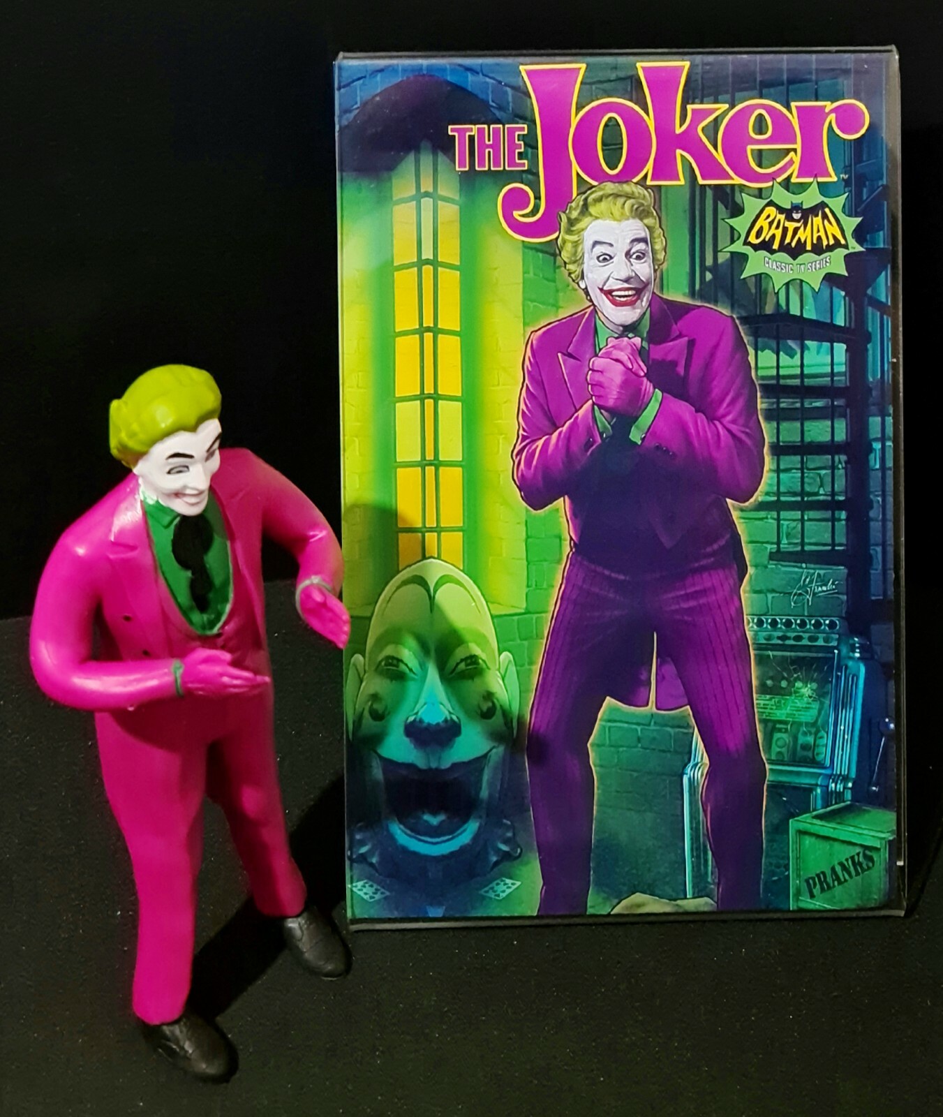 Batman THE JOKER 🦸 14cm Action Figure 5.5&Prime; & Stand Alone Comic Display STANDEE