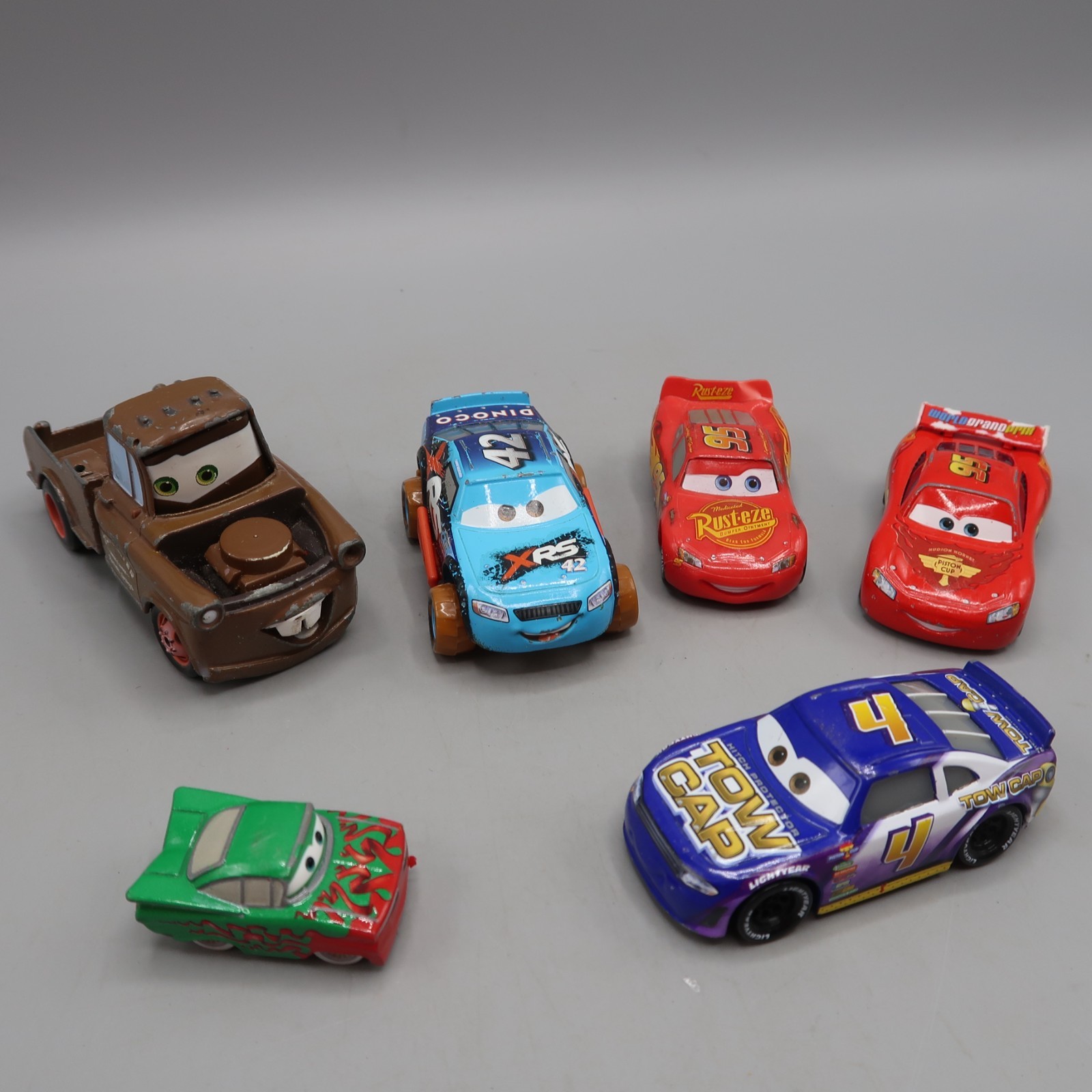 Disney Pixar Cars 3 Cal Weathers #42 Dinoco Tow Mater McQueen Toy Lot 1:64