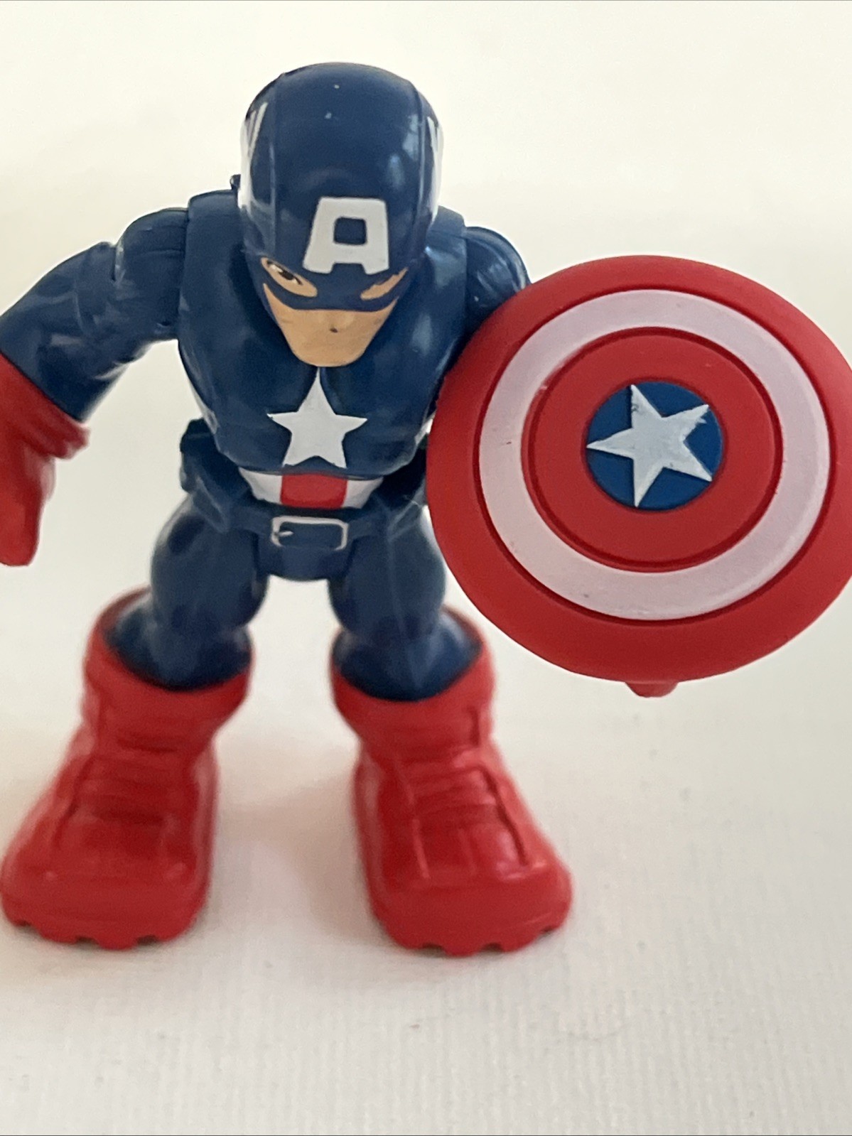2015 Hasbro Heroes Marvel Superhero Squad 2.5&Prime; Captain America Figure (A1)