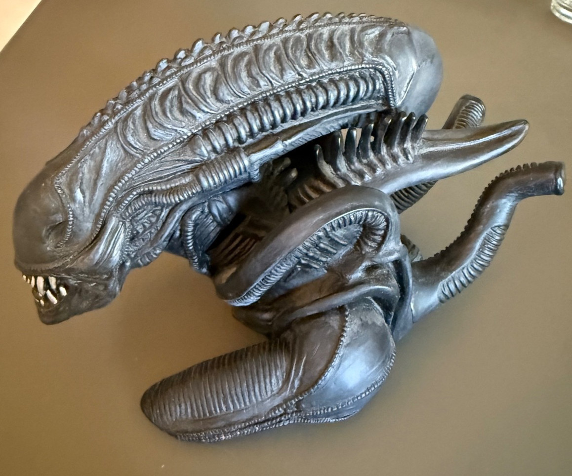 Diamond Select Toys AVP Alien Warrior Xenomorph Coin Bank Aliens 2015 Giger