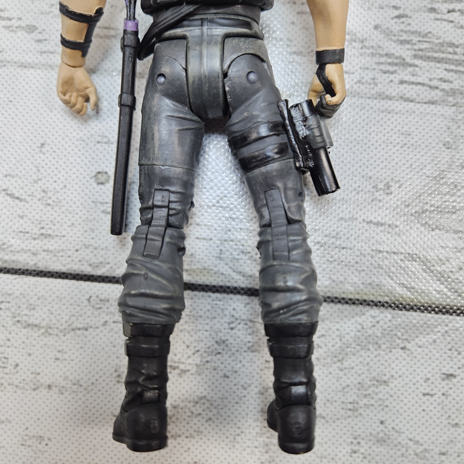 Diamond Select Marvel Select Avenging Hawkeye 2015 7&Prime; Adjustable Figure Read