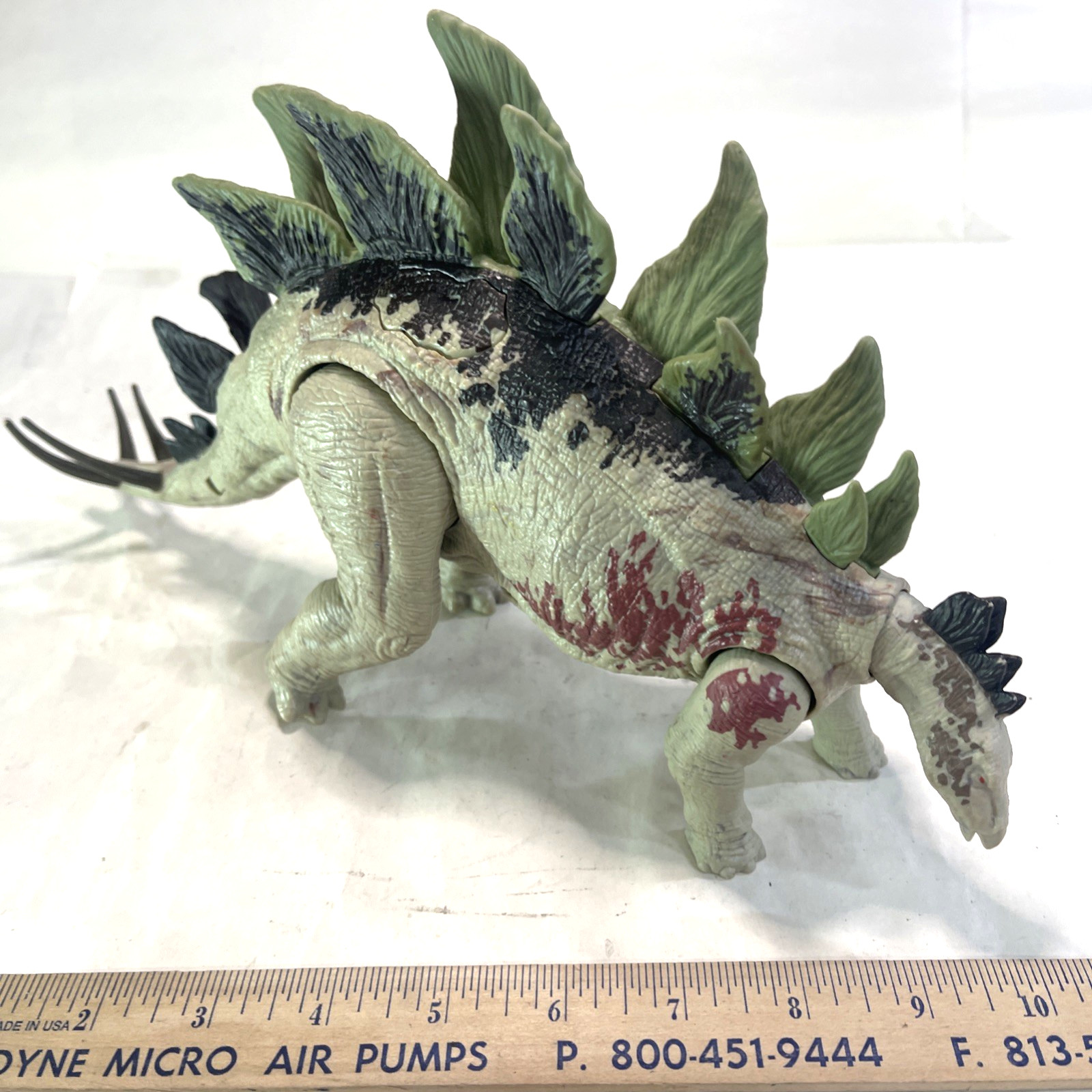 Jurassic World Park Action Figure Gigantic Dino Trackers Stegosaurus