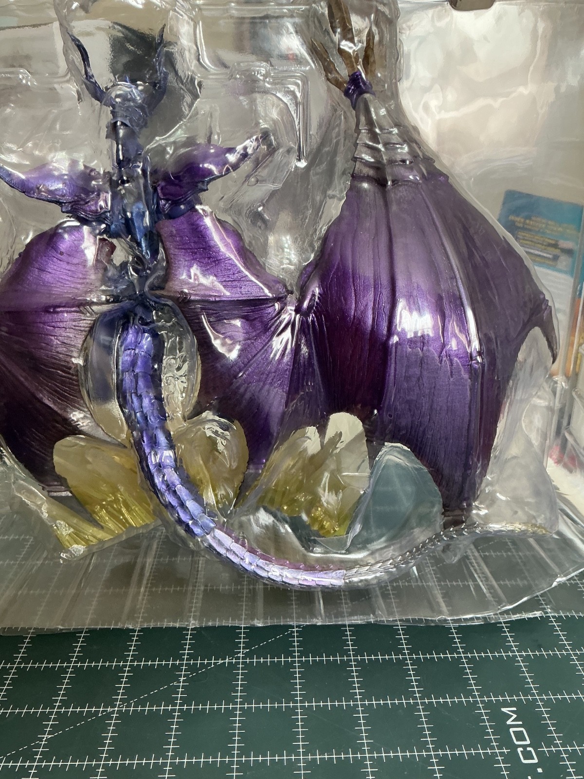 Bring arts Final Fantasy creature, action figure Bahamut