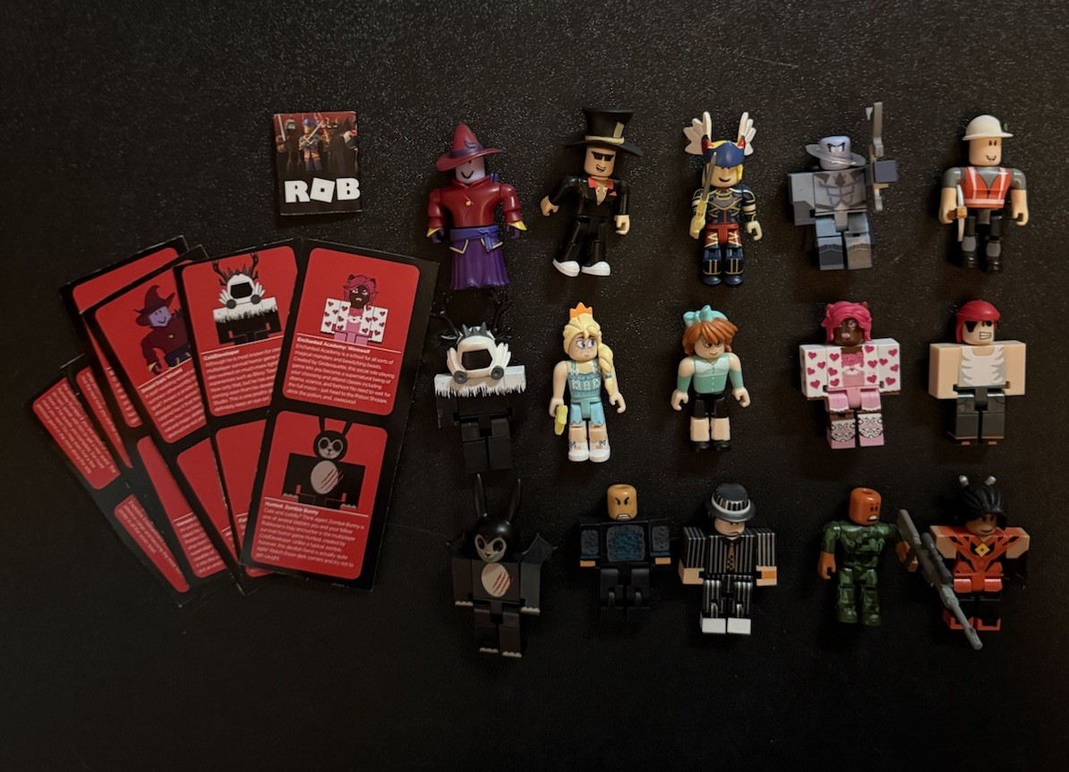 Lot Of 15 ROBL0X Mixed Lot Toy Figures Plus Accessories and Trading Cards