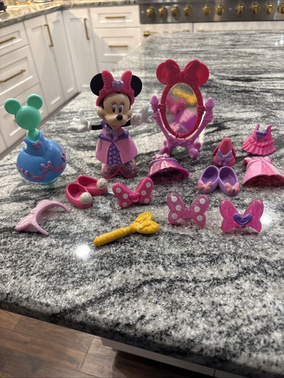 Disney Minnie Mouse Dress Up Doll Bow-tique Snap N Style Figure 6&Prime; As Shown