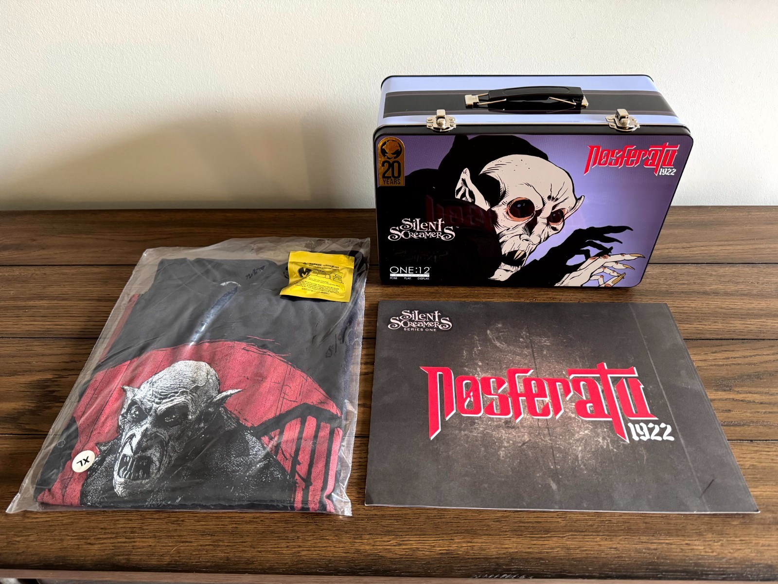 Mezco One:12 Collective : Silent Screamers Nosferatu 1922 with XL T-SHIRT *OPEN*