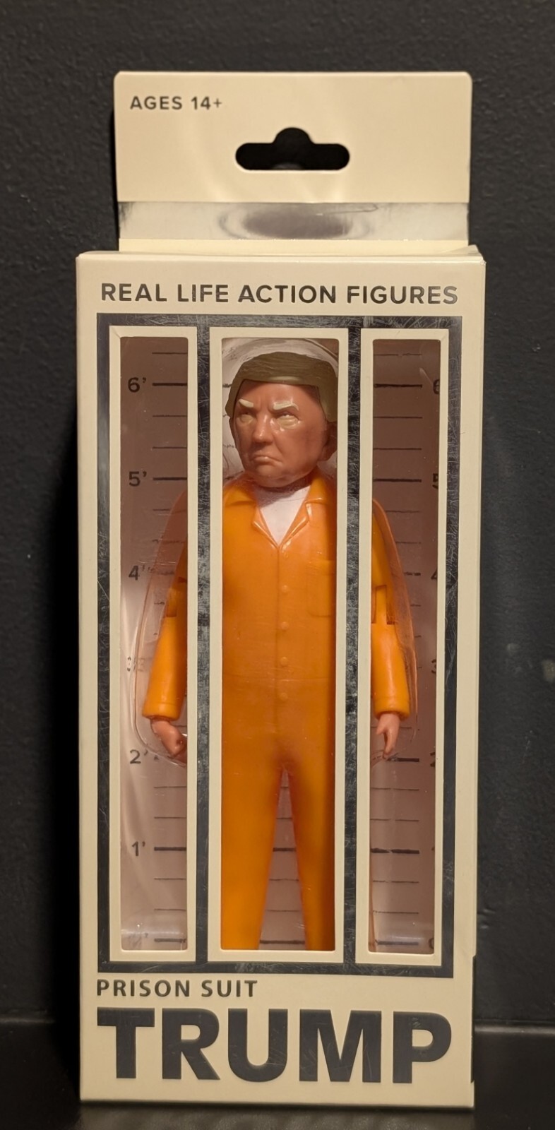 Donald Trump Inmate Prison Suit « Lock Him Up » Action Figure 2023-w/Middle Finger