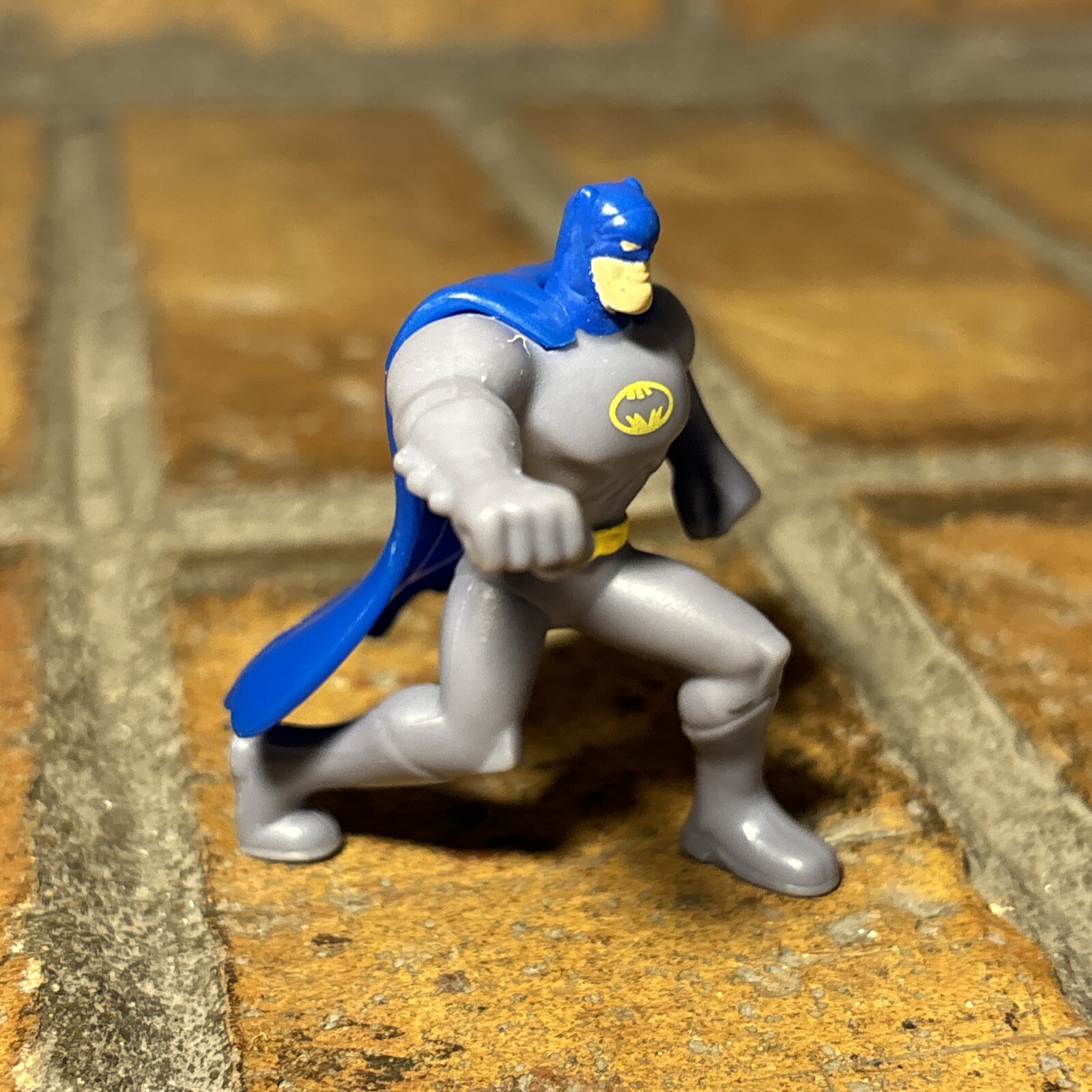 DC Comic ✅ Karate Chop Blue Batman ✅ McDonald&rsquo;s Happy Meal Toy 2011 Kneeling
