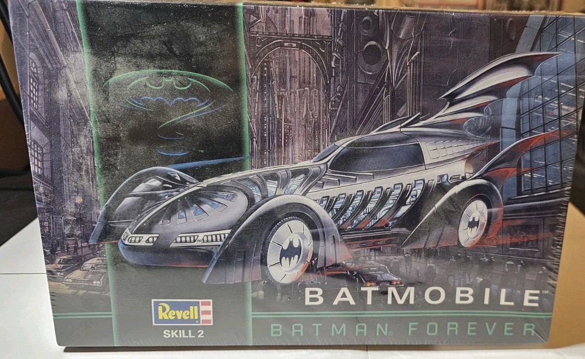 Revell Skill 2 Batmobile Batman Forever Scale 1:25 Model Kit 6720 Sealed