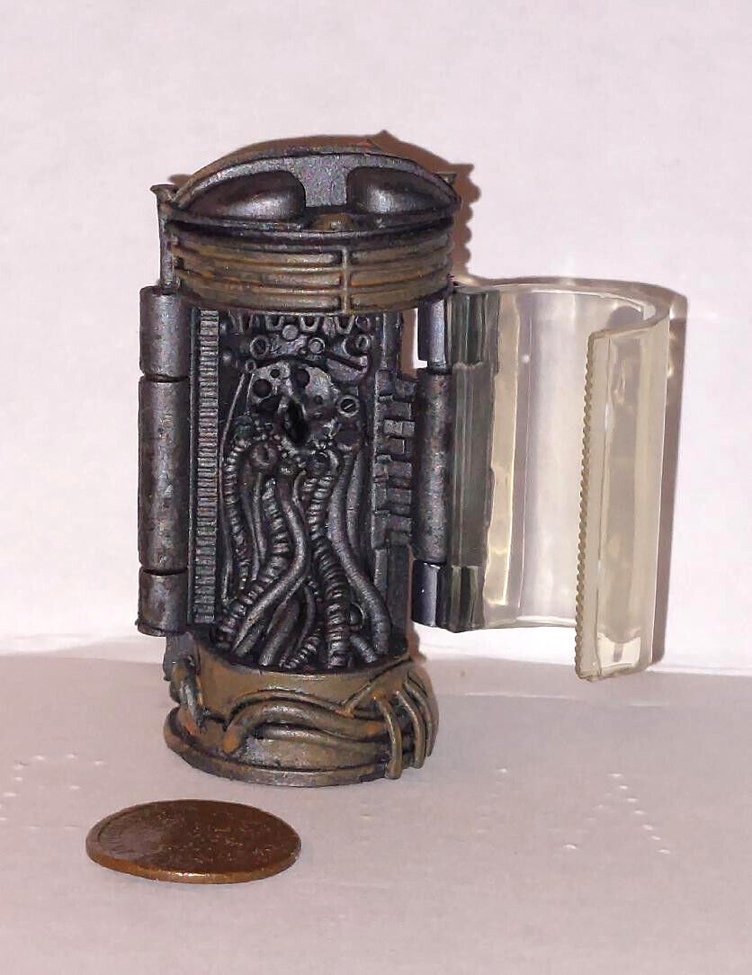 Sci Fi related Space alien Specimen Case for 6 and 12 inch figures diorama piece