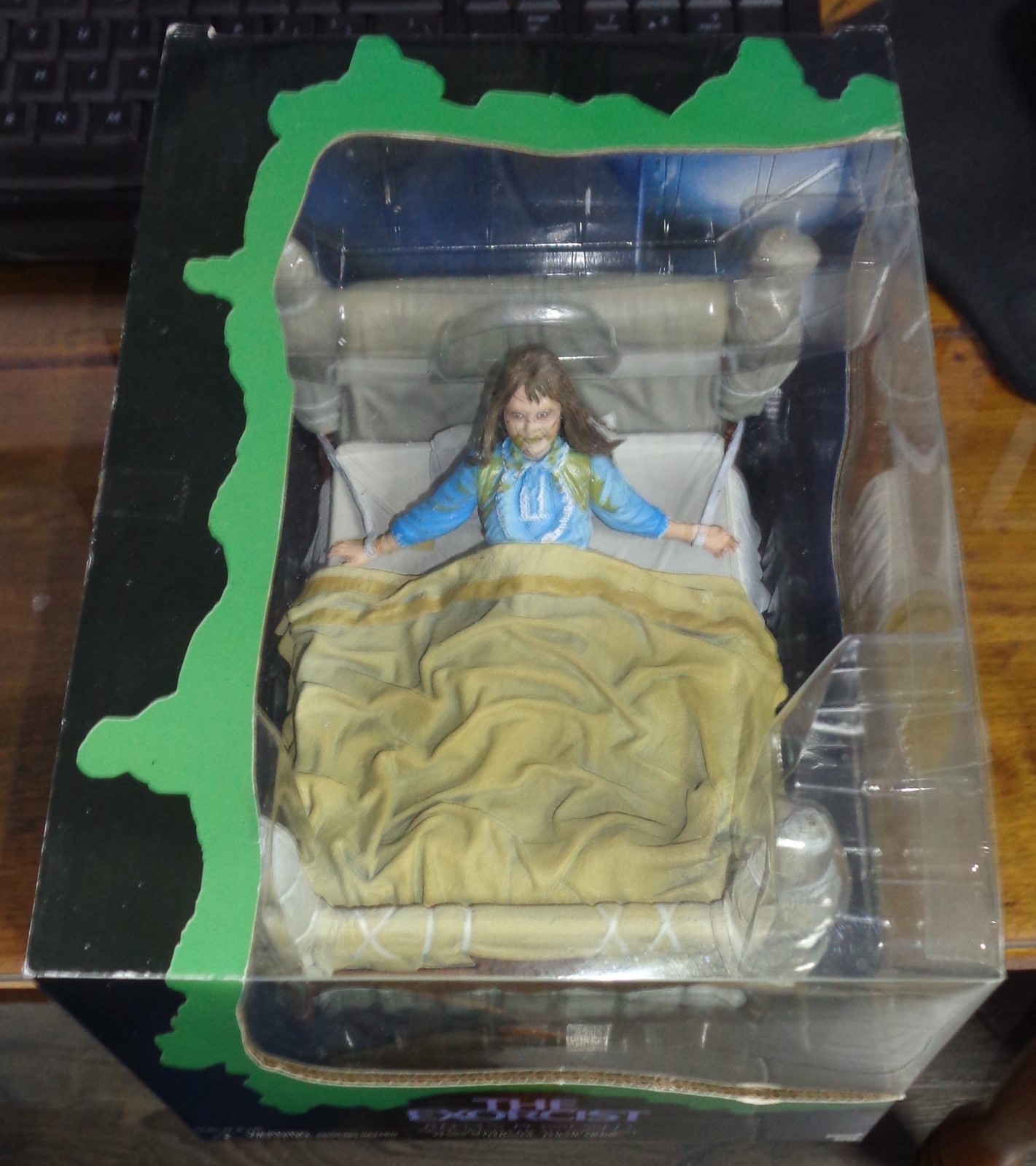 NECA Reel Toys THE EXORCIST Regan Possessed Deluxe Set – NEW IN BOX – head spins