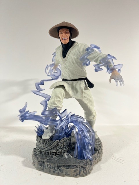 Diamond Select Toys Mortal Kombat Gallery: Raiden PVC Figure, 8 inches
