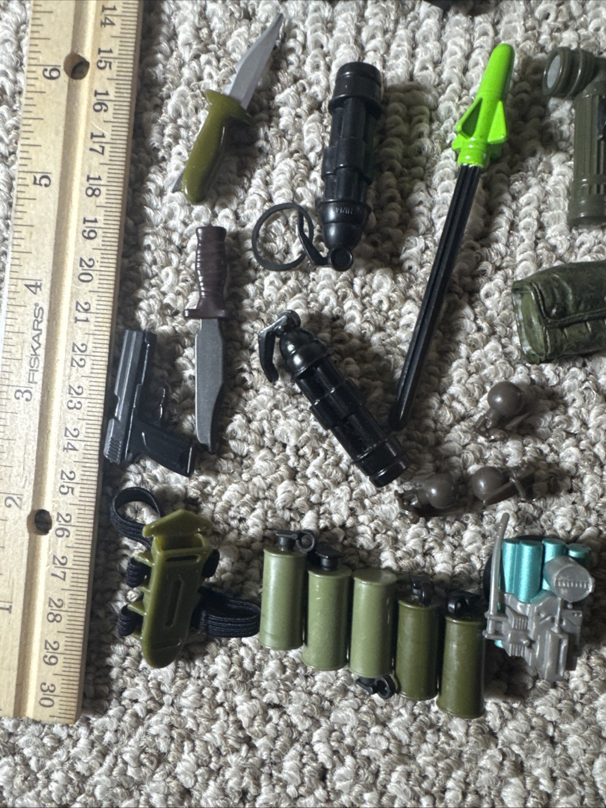 12&Prime; ACTION FIGURES – WEAPONS, CLOTHES, AND ACCESSORIES LOT – USED GUN HAS TWIST