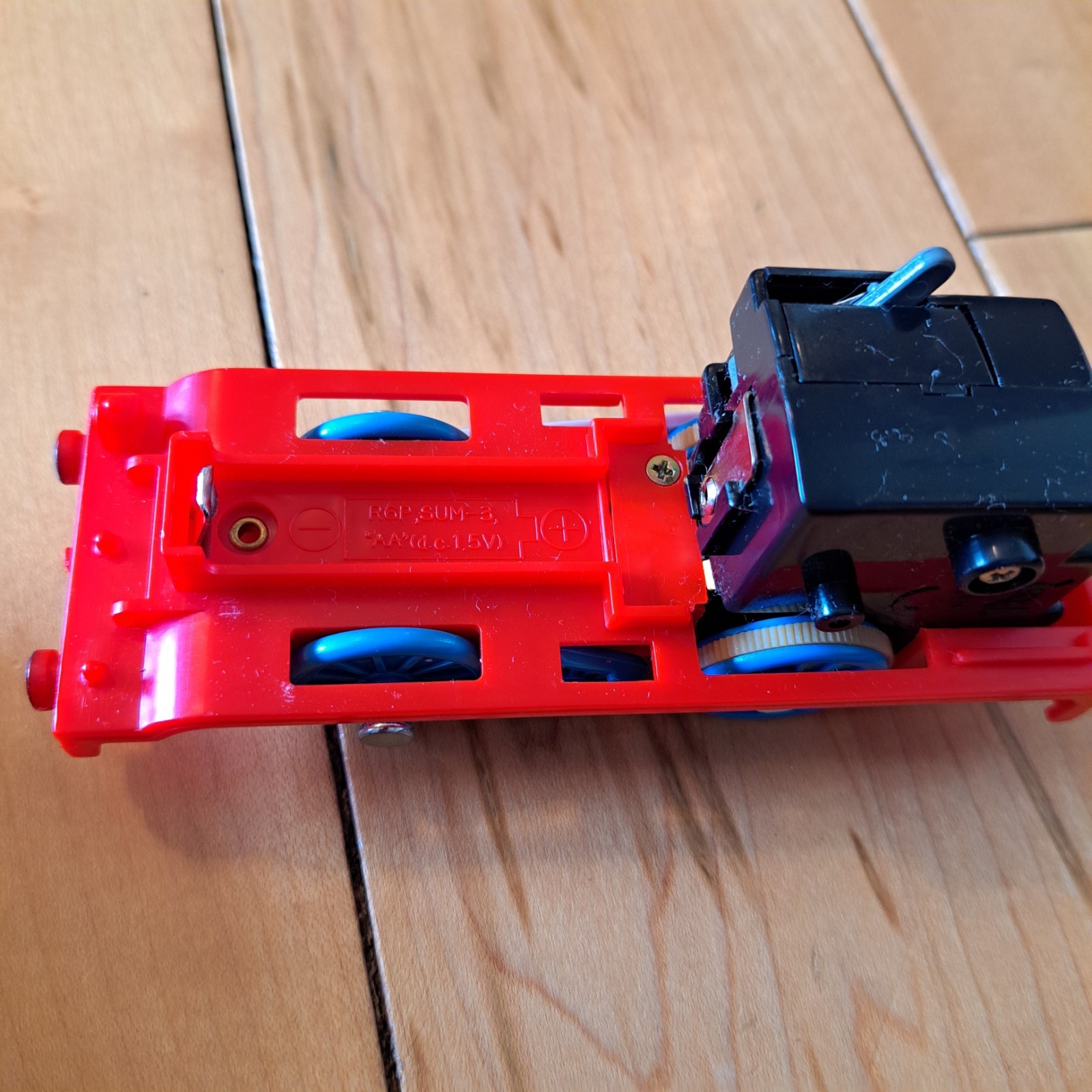 TOMY THOMAS W/ CLARABEL! Thomas Train Motorized Trackmaster