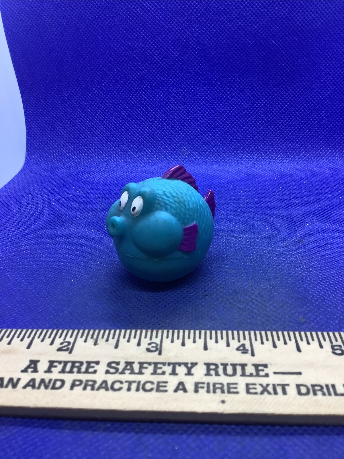 Disney Pixar Finding Nemo Russ The Blowfish Character 1.5&Prime; Tall Toy Figure