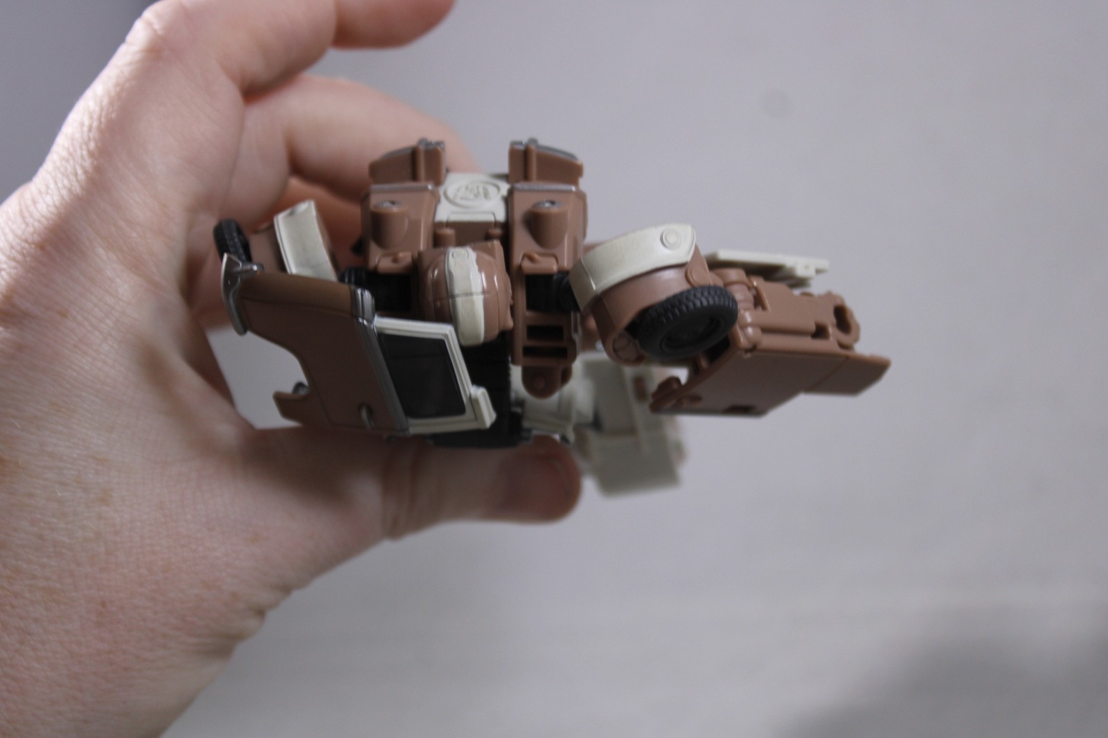 Hasbro Transformers ROTB Studio Series? 108 Wheeljack FOR PARTS READ DESCRIPTION