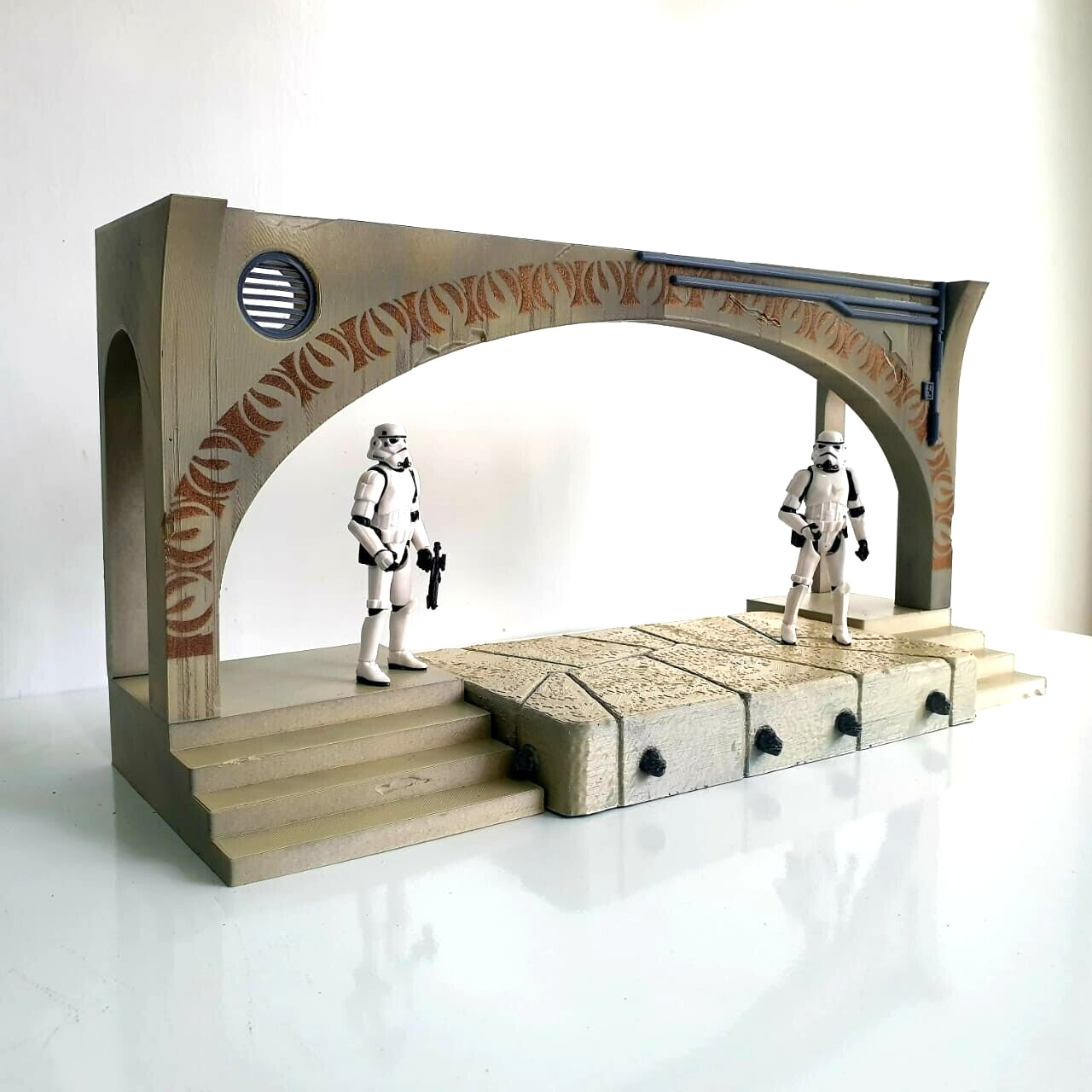 CUSTOM JABBA&rsquo;S PALACE + DIAS for 3.75 IN (1:18) FIGURE DIORAMA