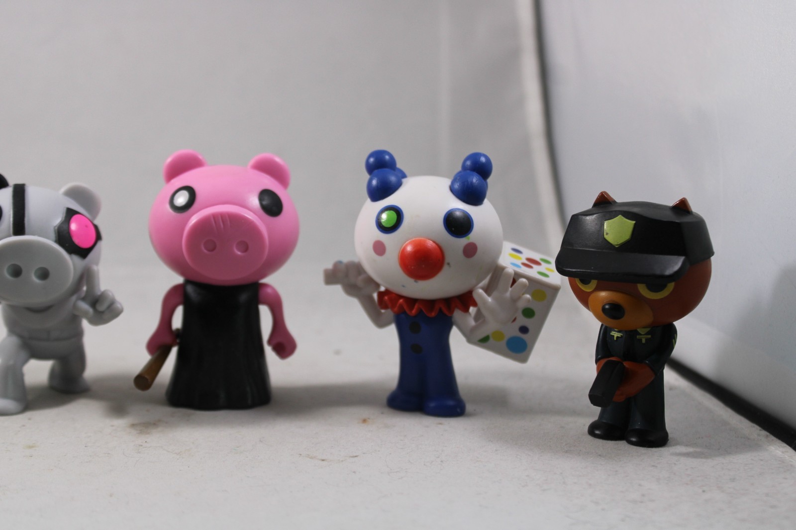Piggy Minifigure Badger Mystery Pack Roblox Figure – Clown Figure Lot