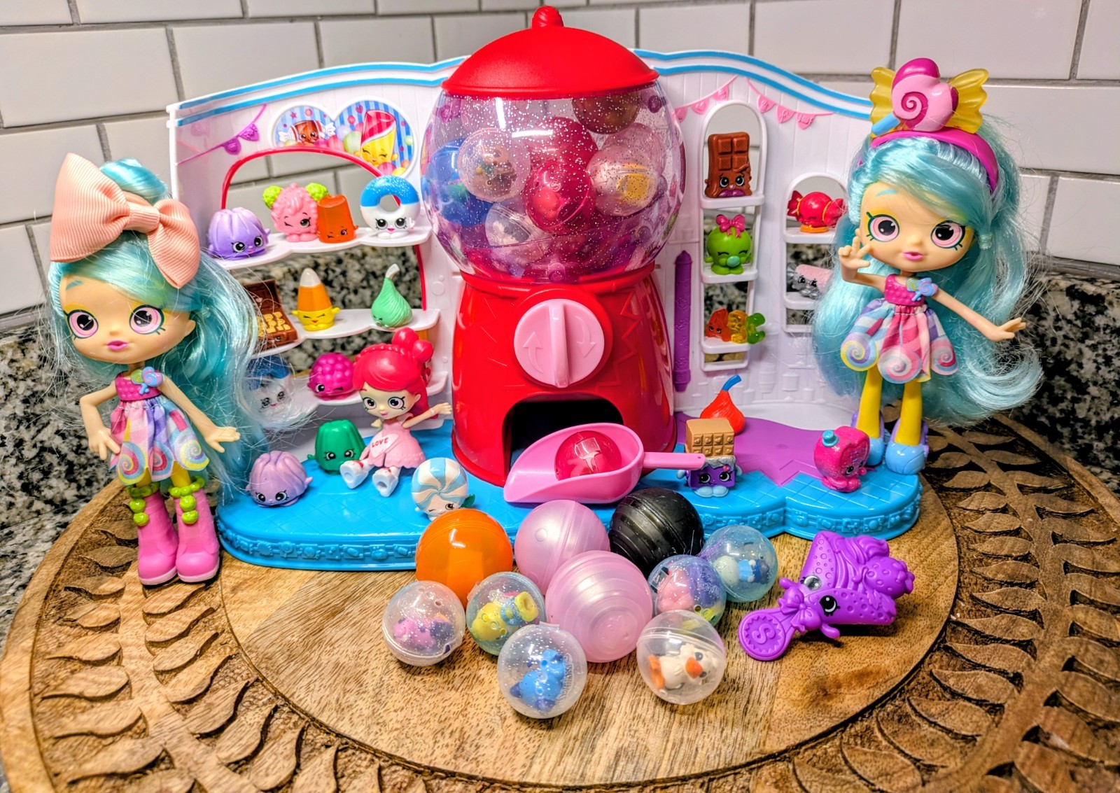 Shopkins Sweet Spot Lot With 2 Dolls 28 Shopkins & 15 Squinkies