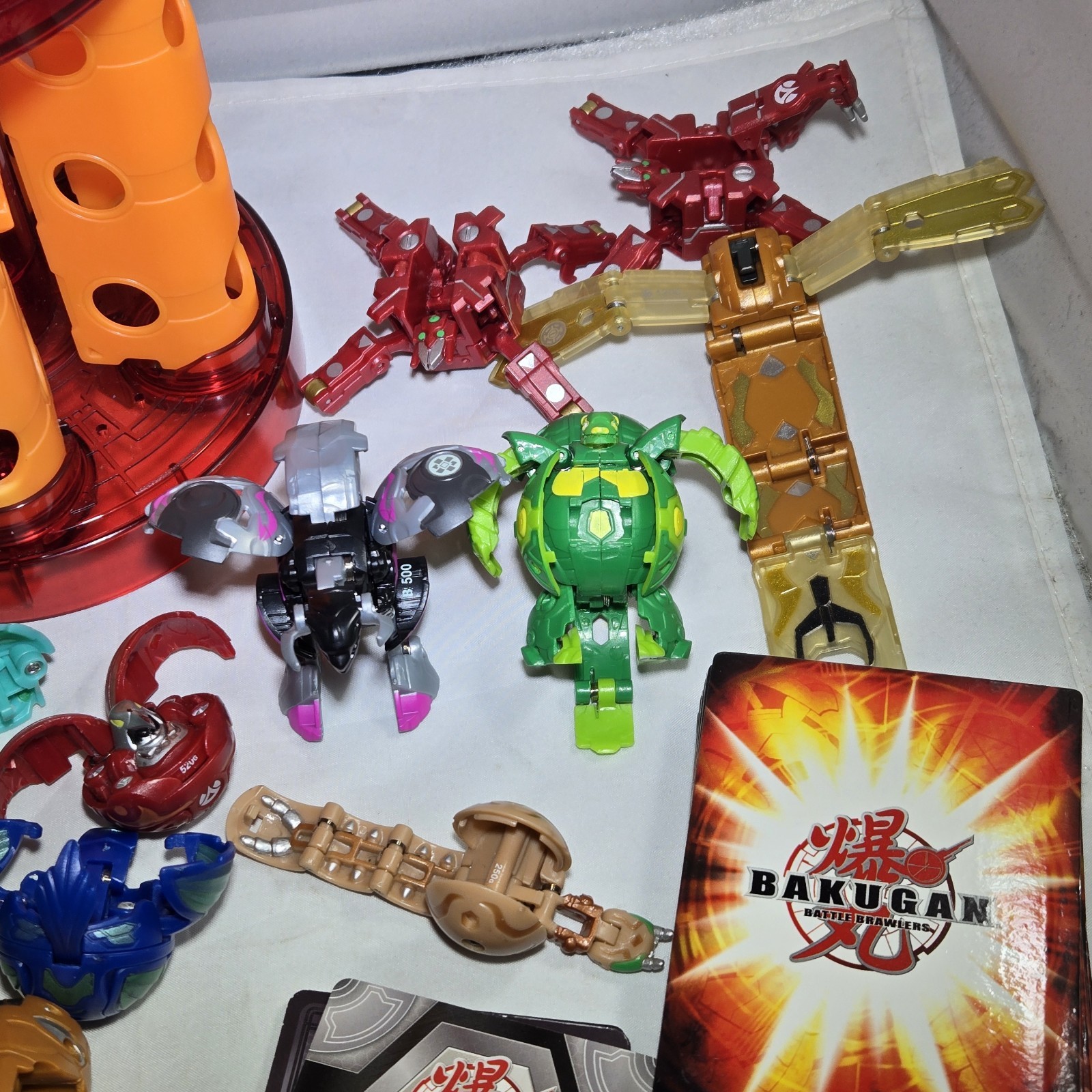 Vintage Bakugan Battle Brawlers Lot of 20 Figures with cards And Carry Case